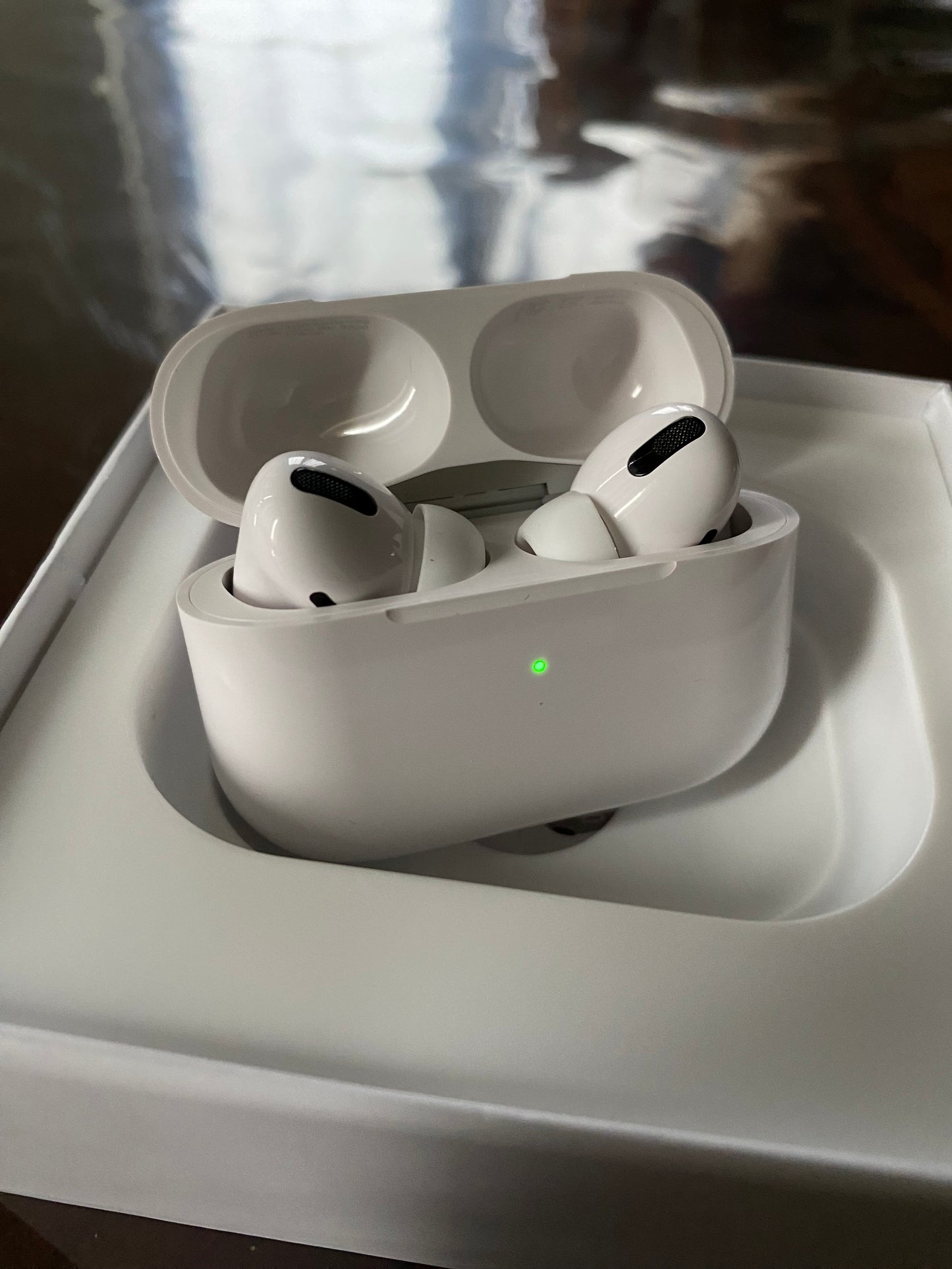 Wireless Bluetooth earbuds